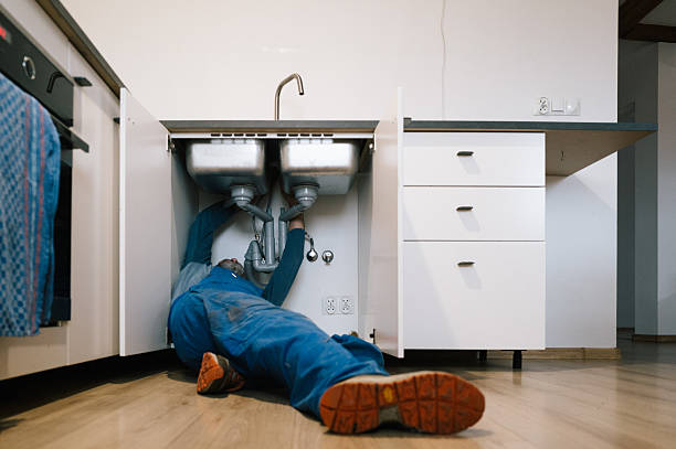 Professional Emergency Plumber technician working in Dupo, IL